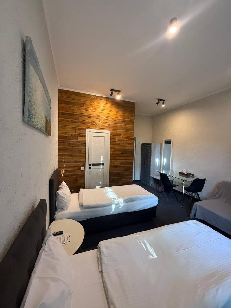 Mezzanine Hotel Odessa Exterior foto